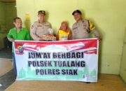 Polsek Tualang Salurkan Sembako kepada Lansia dalam Kegiatan Jumat Berkah