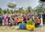Kolaborasi Hijau: Polsek Tualang, Pemdes, dan Mahasiswa UIR Tanam Ribuan Pohon di Sungai Kencong