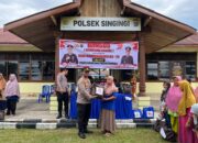 Polsek Singingi Salurkan Bansos untuk Warga dalam Rangka HUT Bhayangkara ke-79
