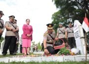 Kapolda Riau Pimpin Upacara Ziarah dan Tabur Bunga Peringati Hari Bhayangkara Ke – 79 Tahun 2025