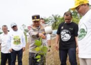 Kapolda Riau Hadiri ‘Green Action’ Penanaman 300 Pohon di Kampus Unilak