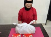 Personil Jaga Amankan Wanita Paruh Baya Saat Jenguk Suami di Tahanan Polres Rohul