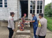 Jum’at Barokah, Polsek Kuantan Hilir Ringankan Beban Warga