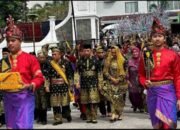 Kapolri Terima Anugerah Adat “Ingatan Budi” : Simbol Sinergi Negara dan Masyarakat Adat