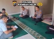 Kapolsek Rambah Hilir Ajak Personel Laksanakan Yasinan Rutin di Musholla At-Taufik