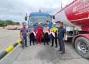 Polsek Dumai Timur Sebar Semangat Nasionalisme Lewat Pembagian Bendera Merah Putih