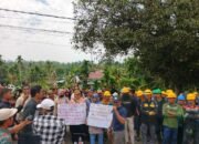 Ratusan warga Desa Bangun Jaya Datangi DPRD Rohul, Tuntut Kepastian Penyelesaian Masalah Jalan