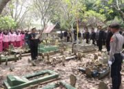 Beri Penghormatan Terakhir, Kapolres Madiun Kota Pimpin Upacara Pemakaman alm. AKP Mujito