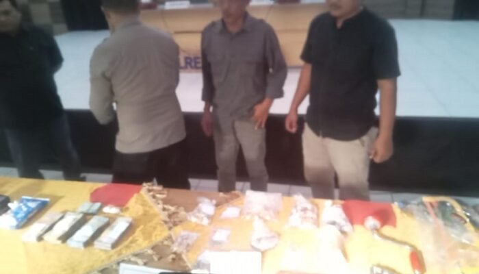 Kurang dari 24 Jam, Polisi Ungkap Pembobolan Toko Emas di Magetan