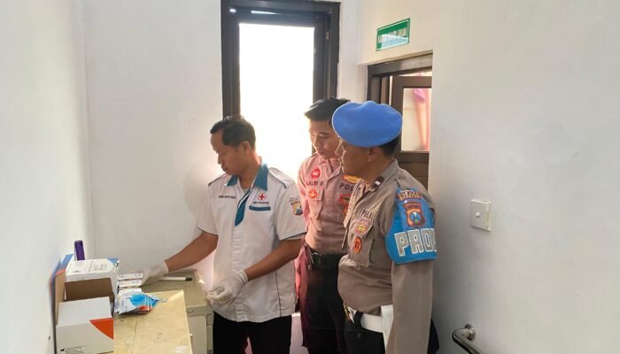 Komitmen Bersih Narkoba, Kapolres Magetan Perintahkan Cek Urin Mendadak Kepada Anggota