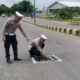 Cegah Laka Lantas, Satlantas Polres Madiun Kota Tandai Jalan Berlubang