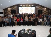 Ramadan Penuh Kebersamaan, Kapolres Magetan Bagi Takjil dan Buka Bersama Insan Media