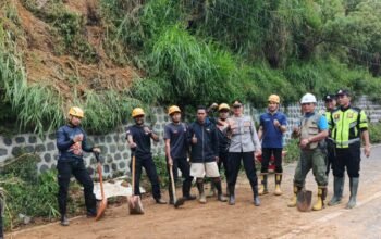 Polisi Magetan Gerak Cepat Tangani Tanah Longsor di Jalur Wisata Sarangan–Mojosemi