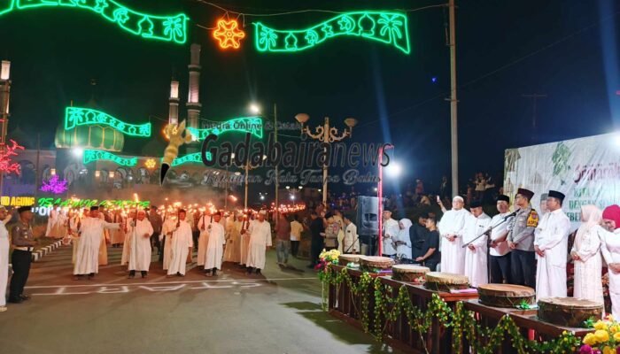 1.800 Peserta Meriahkan Pawai Obor Malam Takbiran di Rokan Hulu, Islamic Center Dipadati Warga