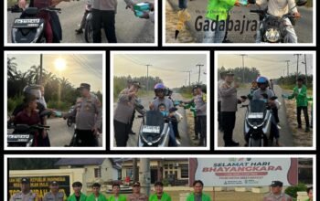 Indahnya Berbagi di Ramadhan, Polres Rohul Bersama Mahasiswa Turun ke Jalan Bagikan Takjil dan Sembako