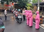 Polsek Manguharjo Polres Madiun Kota bersama Bhayangkari Berbagi Takjil, Tebar Kepedulian Raih Keberkahan Ramadhan