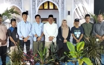 Anggota Dewan Provinsi  Riau Muhtarom Hadiri Festival Lampu Colok di Taman Motuyoko