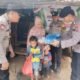 Wujud Kepedulian Polri, Polsek Tambusai Utara Salurkan Bantuan Sosial Program JALUR di Dusun Tikamiang