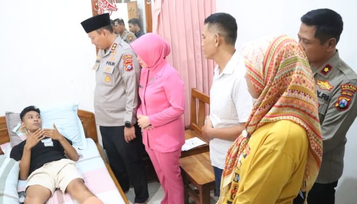 Berikan Dukungan Moril, Kapolres Anjangsana Anggota Korban Insiden Bus Viral dan Takziah ke Rumah Duka Personel Sat Intelkam