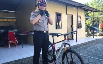 Polisi Sehat, Lingkungan Hebat! Kapolres Magetan Contohkan Bike to Work