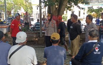 Polri Hadir, Berikan Pengamanan Audiensi PKL Alun alun Kota Madiun