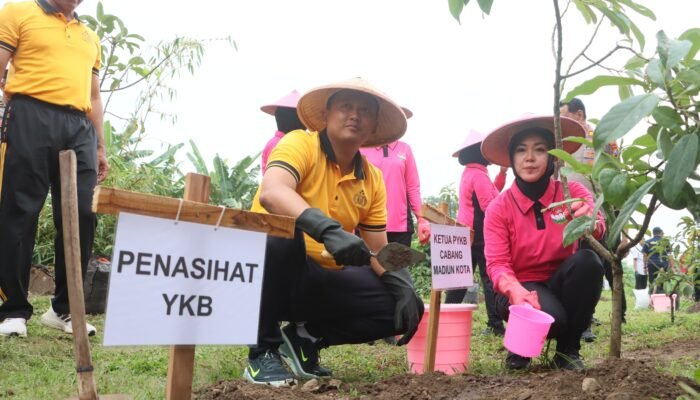 Polres Madiun Kota Tanam Pohon Bersama Bhayangkari, Wujud Nyata Peduli Lingkungan