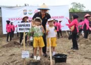 Polres Magetan dan Bhayangkari Hijaukan Lahan Kritis, Libatkan Anak TK Tanamkan Cinta Lingkungan