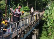 Polres Madiun Kota Bersama Warga Renovasi Jembatan Ngebrak, Wujud Nyata Polri untuk Masyarakat