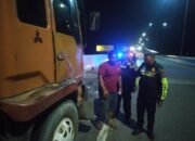 Patroli Malam Sat PJR Tol Permai, Tertibkan 8 Kendaraan Parkir di Bahu Jalan Demi Keselamatan Pengguna Tol