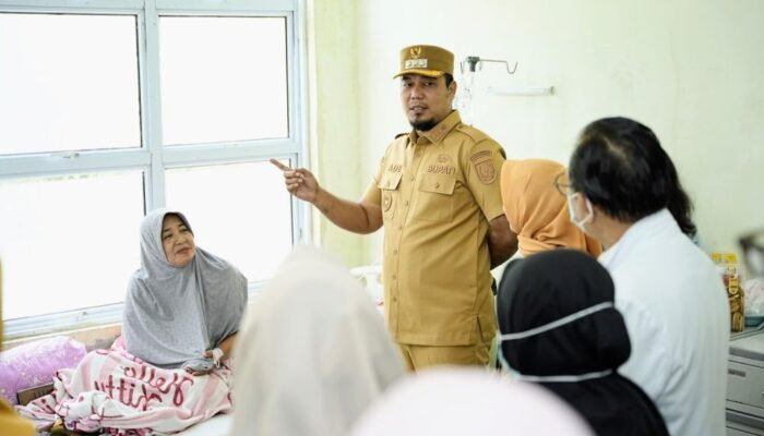 Bupati Inhu Ambil Alih Penanganan, Korban Keracunan Dijamin Gratis