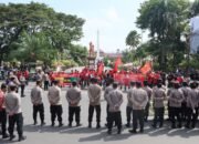 Polwan Polres Madiun Kota Tunjukkan Aksi Humanis di Peringatan May Day 2026