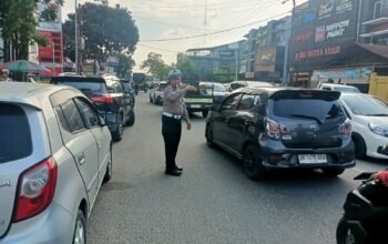 Ditlantas Polda Riau dan Polresta Pekanbaru Turun Langsung Atur Lalin di SPBU dan Titik Rawan