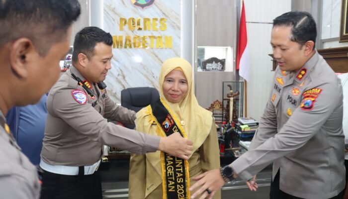 Emak-Emak Lawan Bus Ngeblong, Kini Resmi Jadi Duta Lalu Lintas 2026 Polres Magetan