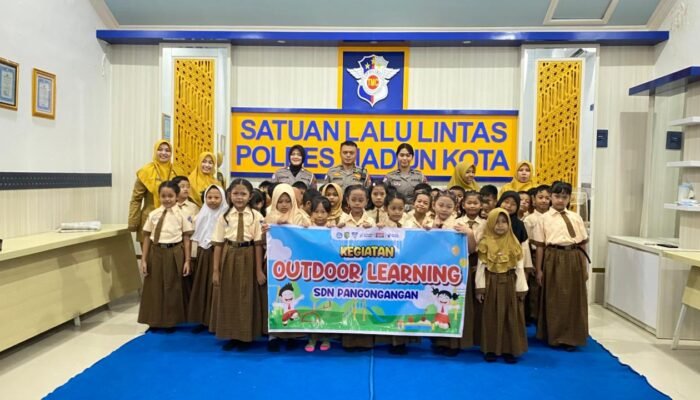 Tanamkan Disiplin Sejak Dini,Siswa SDN Pangongangan Antusias Ikuti Edukasi oleh Satlantas Polres Madiun Kota