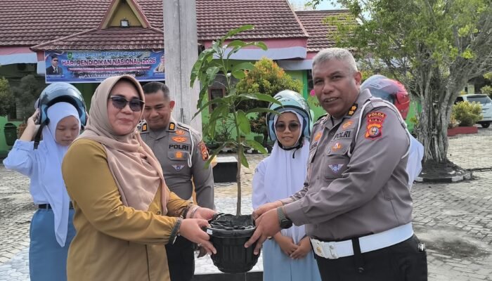 Police Goes To School Ditlantas Polda Riau di SMKN 6 Pekanbaru, Bangun Generasi Tertib Berlalu Lintas dan Peduli Alam