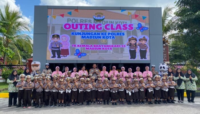 Polres Madiun Kota Sambut Hangat Outing Class TK Bhayangkari 53, AKBP Wiwin Junianto Tanamkan Disiplin Lewat Program Polisi Sahabat Anak