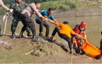 Geger! Jasad Pria Mengambang di Bengawan Madiun Ditemukan Warga Karangasri Ngawi