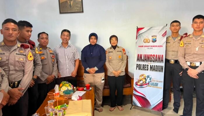 Sambut Hari Bhayangkara ke-80, Kapolres Madiun Gelar Anjangsana kepada Anggota Sakit dan Purnawirawan Polri