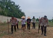 Perkuat Swasembada Pangan Nasional, Polsek Ujung Batu Garap Lahan Jagung Bersama Masyarakat