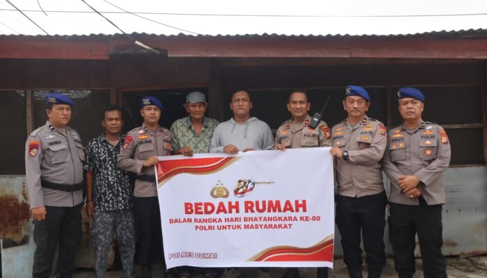 Polres Dumai Gelar Bedah Rumah untuk Personel dalam Rangka Hari Bhayangkara ke-80
