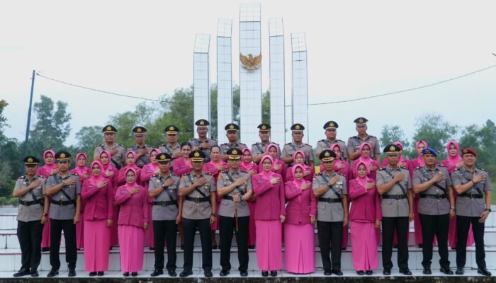 Polres Dumai Gelar Upacara Ziarah di Makam Pahlawan Damai Sentosa Kota Dumai Peringati Hari Bhayangkara ke-80