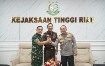 Kapolda Riau dan Kajati Perkuat Sinergi Penegakan Hukum