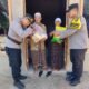 Melalui Program JALUR, Polsek Rambah Samo Salurkan Bantuan Sembako dan Edukasi Kebersihan Lingkungan di Desa Teluk Aur
