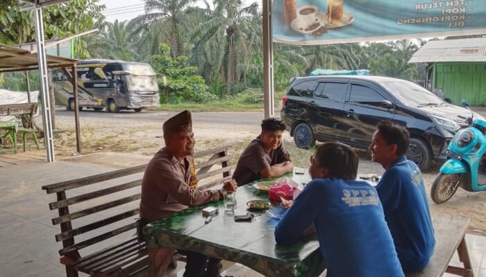 Polsek Tandun Perkuat Sinergitas dengan Warga Lewat Jumat Curhat, Ajak Masyarakat Jaga Kamtibmas dan Cegah Karhutla