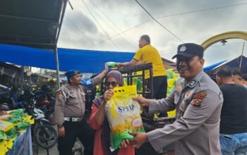 Polsek Rambah Hilir Gelar Bazar Beras SPHP, Dukung Stabilitas Harga Pangan