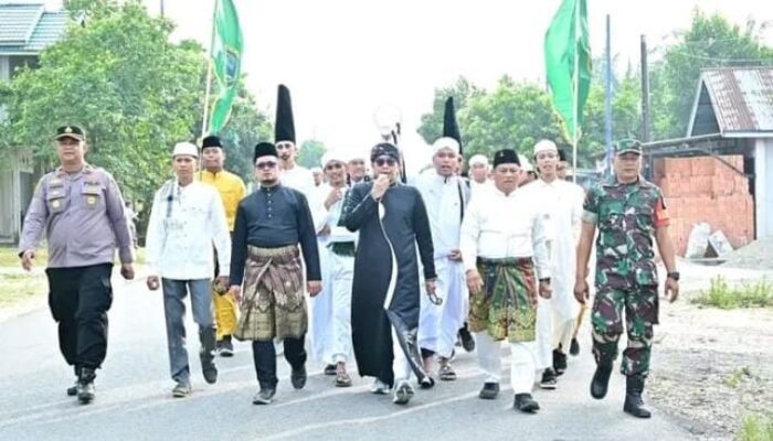 Polsek Kepenuhan Kawal Pawai Milad Ponpes, Kamtibmas Tetap Kondusif