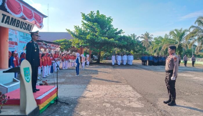 Polsek Tambusai Kawal Khidmat Upacara Penurunan Bendera HUT ke-81 RI