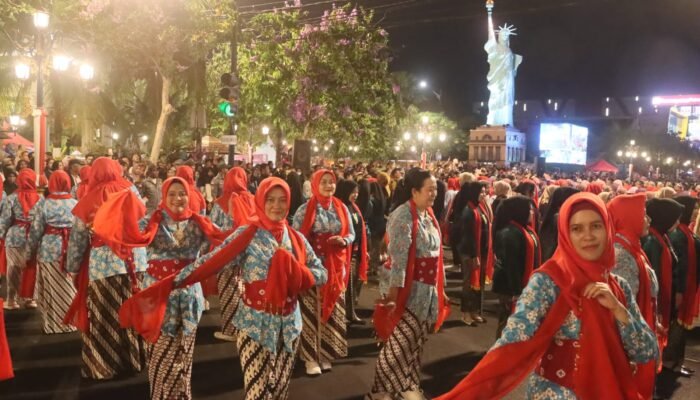 Ribuan Warga Tumpah Ruah di Jalan Pahlawan, Madiun Menari Jadi Panggung Kebersamaan