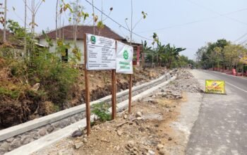 Rehabilitasi Jalan Krajan–Lembeyan Kulon Dikerjakan, Dinas PUPR Magetan Tekankan Pentingnya Drainase