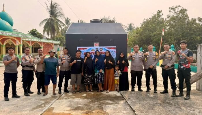 Polres Rohul Salurkan Bantuan Air Bersih, Bantu Warga Terdampak Sumur Kering Akibat Kemarau Panjang